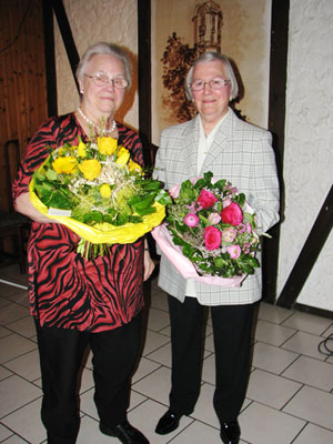Zwie sehr aktive Siedlerfrauen Ilse Nöckel und Margot Heck